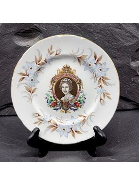 Vtg Royal Standard Queen Elizabeth II Silver Jubilee 1977 Bone China Plate 7"